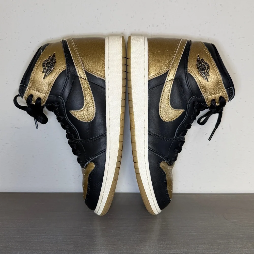 Nike Air Jordan 1 Retro High OG Black Metallic Gold GS 7Y Youth Teens Sneakers - Picture 4 of 9